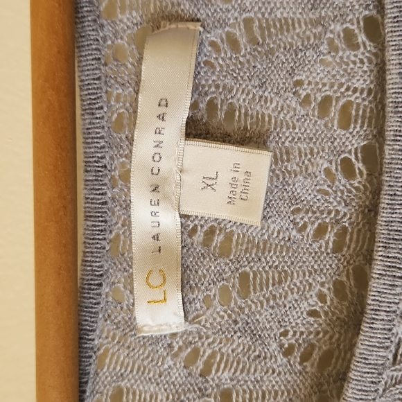 Lauren Conrad  Top - Picture 3 of 8